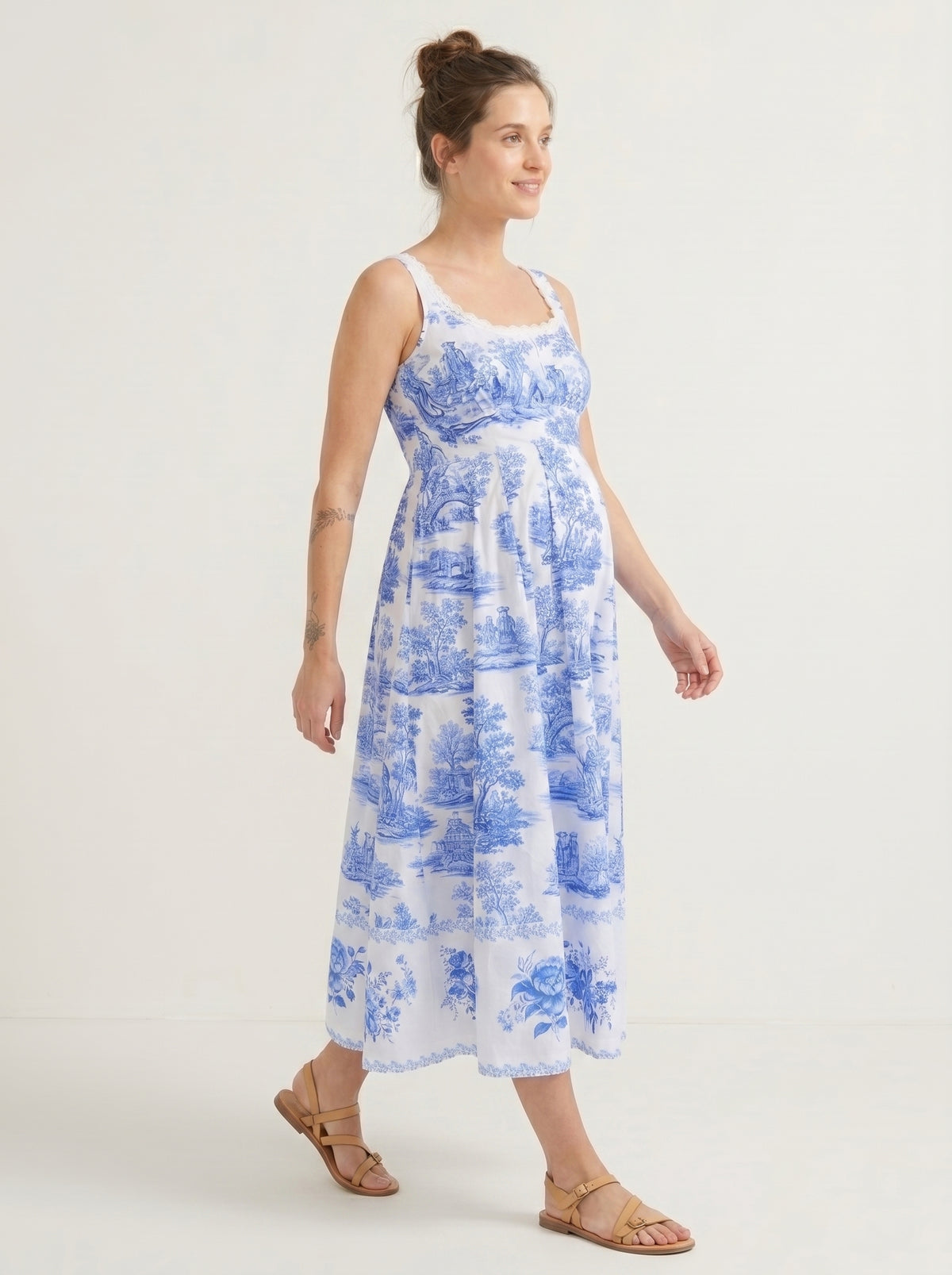 Vintage Toile Print Nursing-Friendly Sleeveless Maxi Dress