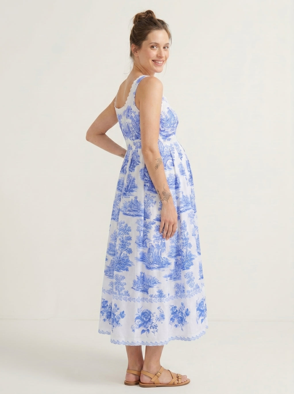 Vintage Toile Print Nursing-Friendly Sleeveless Maxi Dress