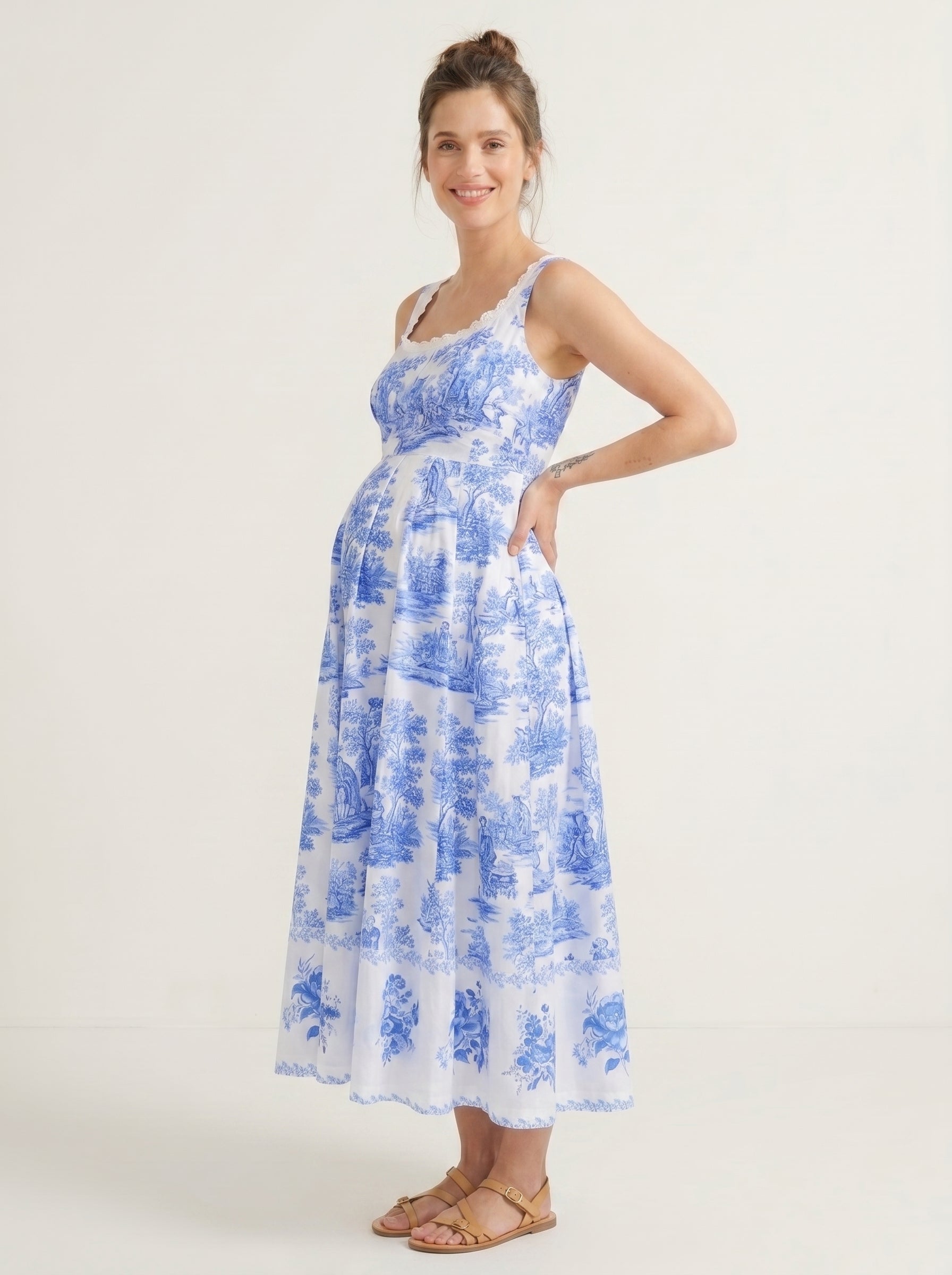 Vintage Toile Print Nursing-Friendly Sleeveless Maxi Dress
