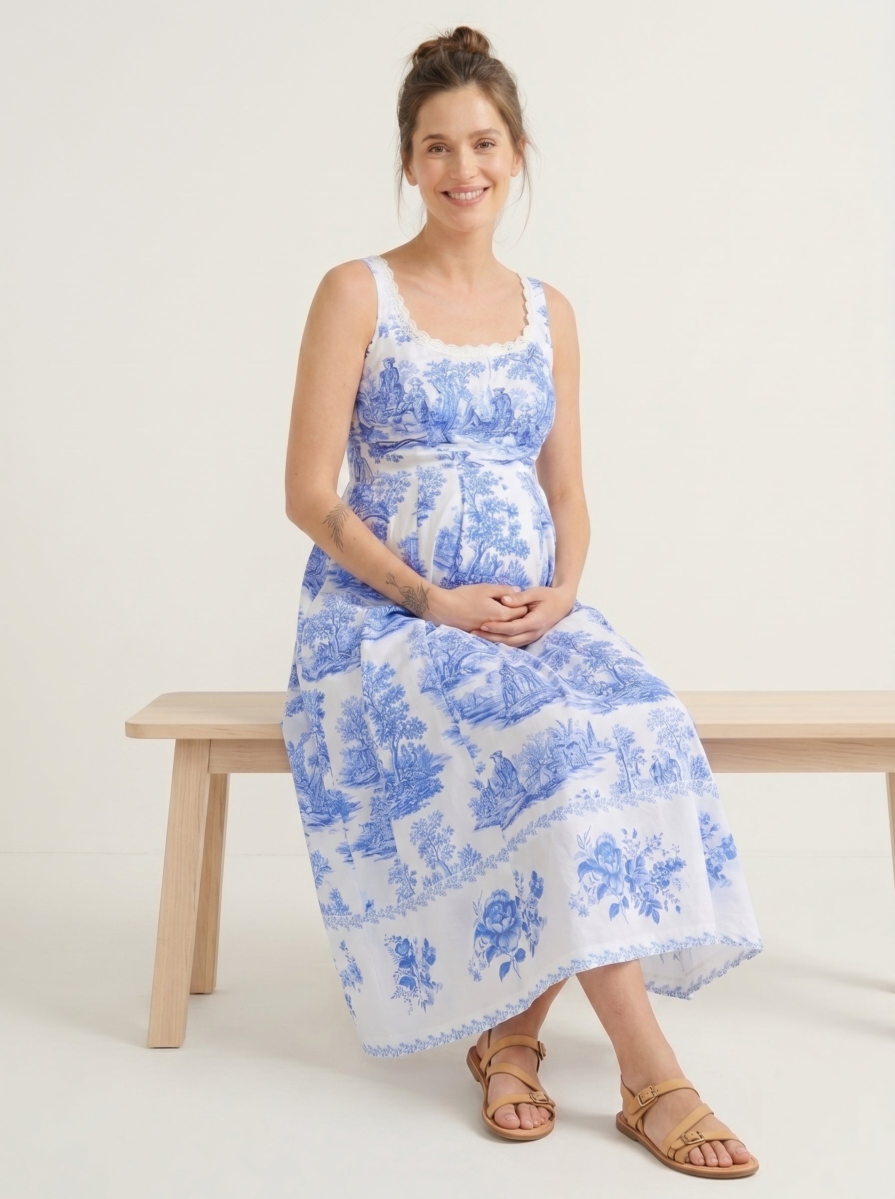 Vintage Toile Print Nursing-Friendly Sleeveless Maxi Dress