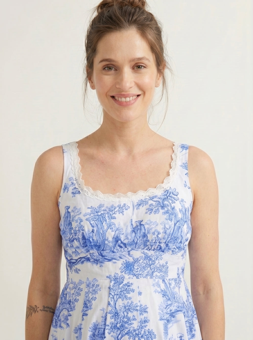 Vintage Toile Print Nursing-Friendly Sleeveless Maxi Dress